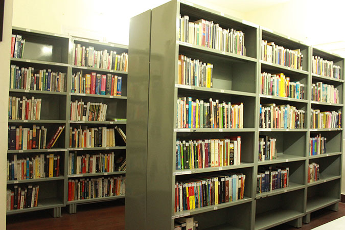 gyaan-kitab-library-bookshelf